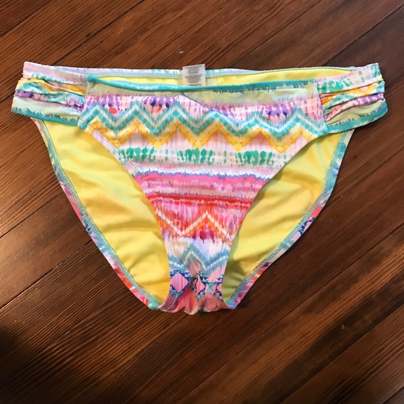 BIKINI TOP & MATCHING BOTTOMS✨ - Picture 4 of 6